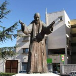 Monumento a San Pio00